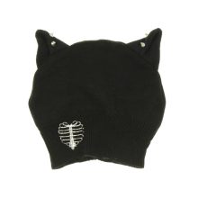 Szegecses fémdíszes kötött sapka