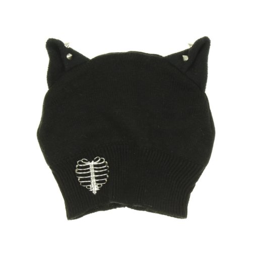 Szegecses fémdíszes kötött sapka