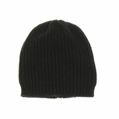 Fekete kötött sapka