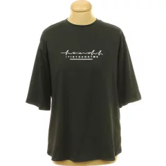 Feliratos fekete póló