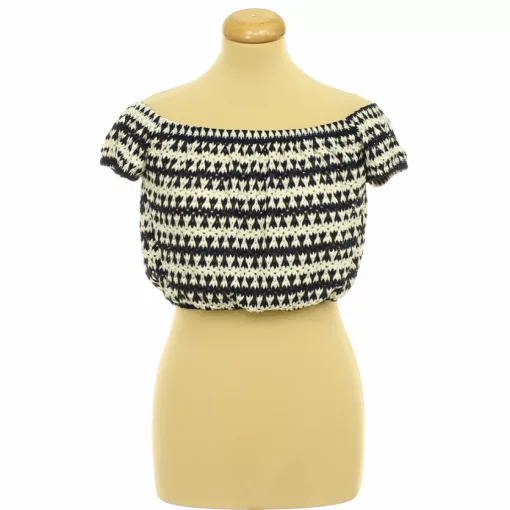 New Look lyukacsos top