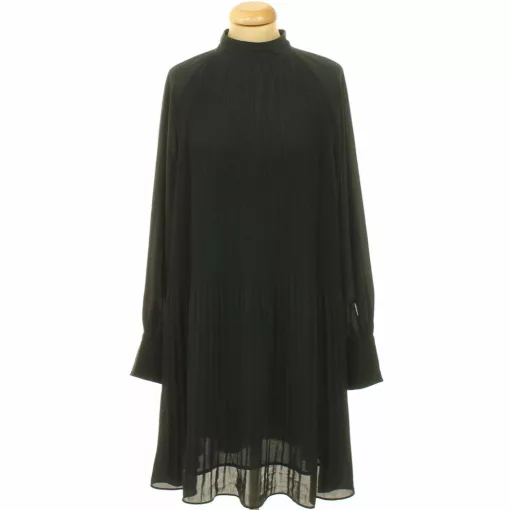 H&M pliszírozott fekete ruha