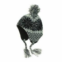 Fekete-fehér mintás kötött sapka