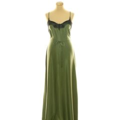 Rochelle Humes csipkés zöld szatén ruha