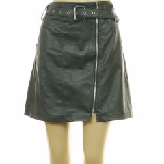 Fekete műbőr szoknya övvel