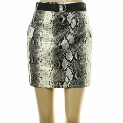 Pretty Little Thing kígyóbőr mintás műbőr szoknya övvel