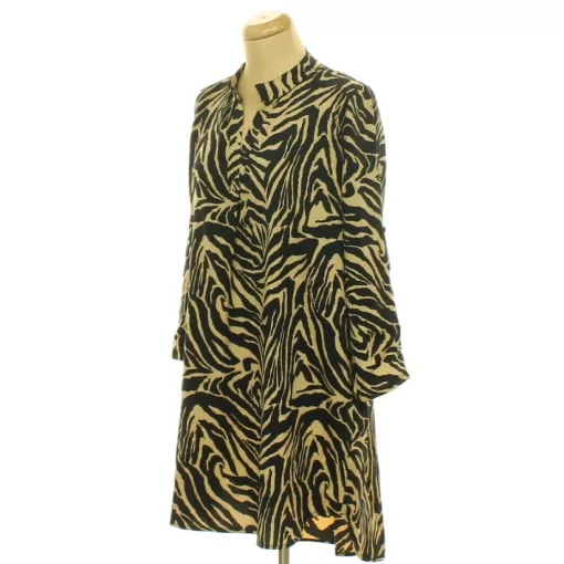 New Collection roll-up ujjú mintás ruha