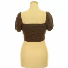 Divided barna top