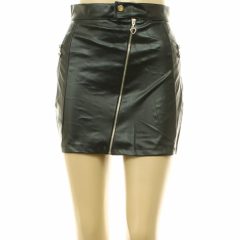 Díszzsebes fekete műbőr szoknya